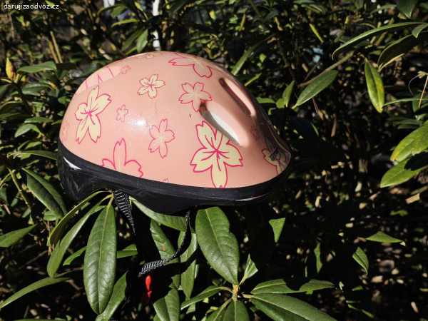 Přilba na kolo pro nejmenší.