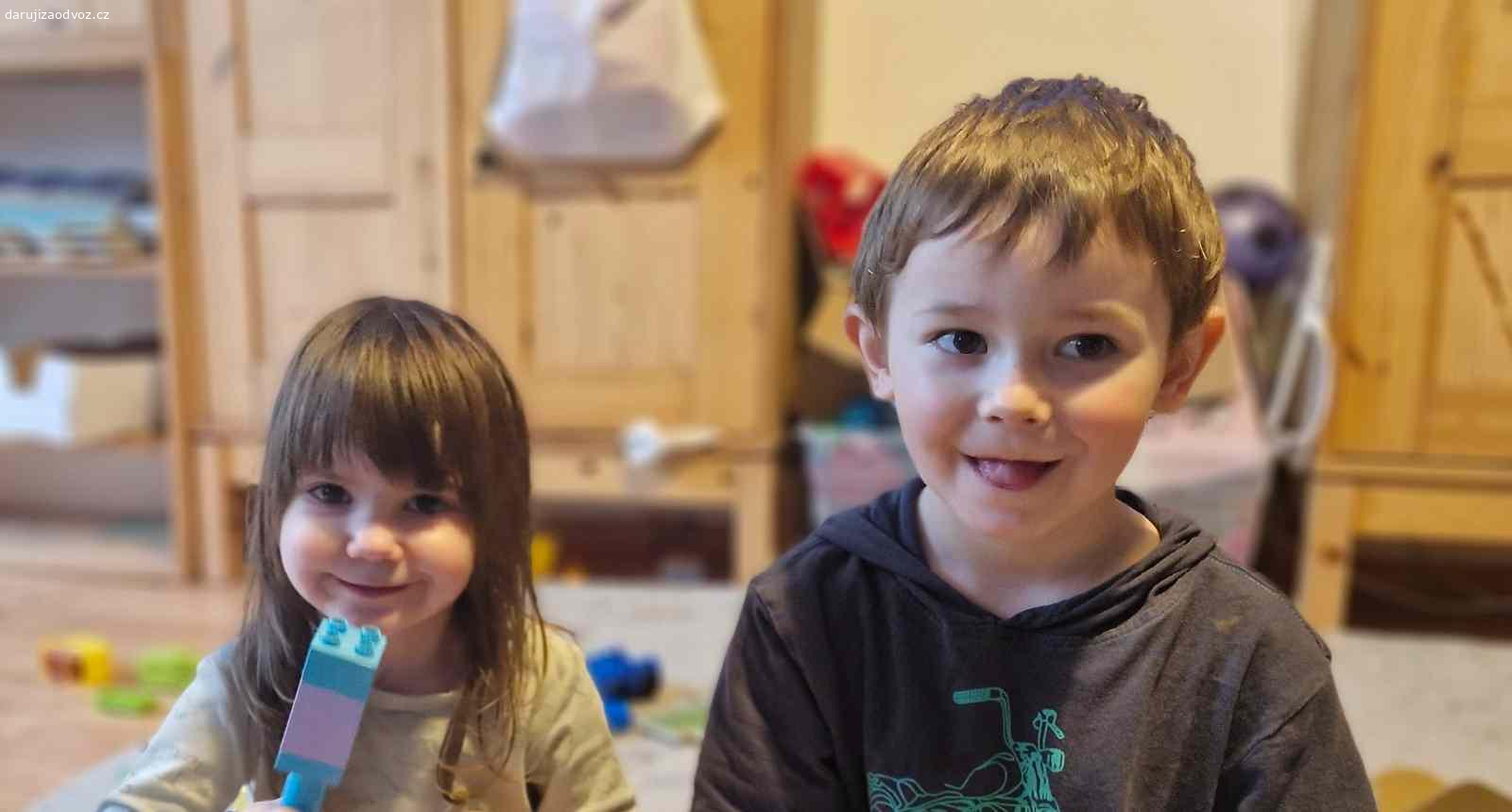 Prosba o pomoc ?. Dobrý den.
Jmenuji se Annie S. a jsem maminka samoživitelka z Prahy.
Moc Vás prosím za sebe a za své dětičky o pomoc, neboť jsme momentálně v situaci stěhování. A jelikož s dětmi žijeme pouze ze soc. dávek, jelikož jsem na mateřské, tak sotva vyžíváme, a bohužel si nemůžeme skoro nic dovolit.
Moc prosíme o pomoc s vybavením bytu/domácnosti a potravinami. Sháníme pračku, lednici, mikrovlnku, závěsy, peřiny, polštáře, povlečení, ručníky, telefon, vysavač, mop/koště, sušák na prádlo, boxy na hračky, dětskou postel, předložky do koupelny, stropní světlo, příborník, věšák na ručníky, botník, vybavení domácnosti apod..
Budeme si z celého srdce vážit jakékoliv Vaší pomoci.
Předem moc děkujeme za odpověď.
S pozdravem a přáním krásného dne.
Maminka Anička a s miláčkama. ❤️??