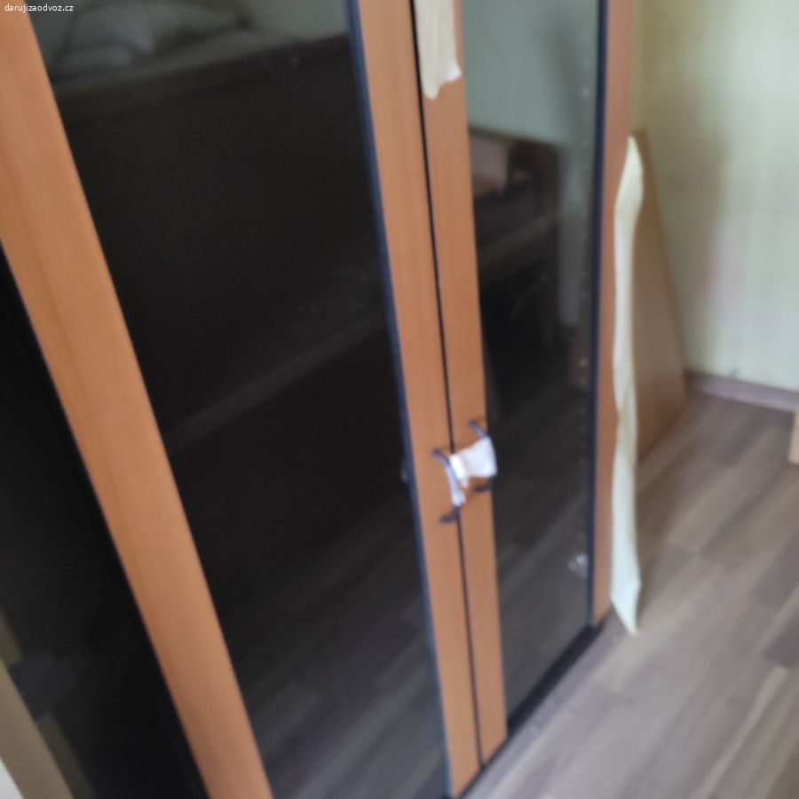 Prosklená komoda + regál