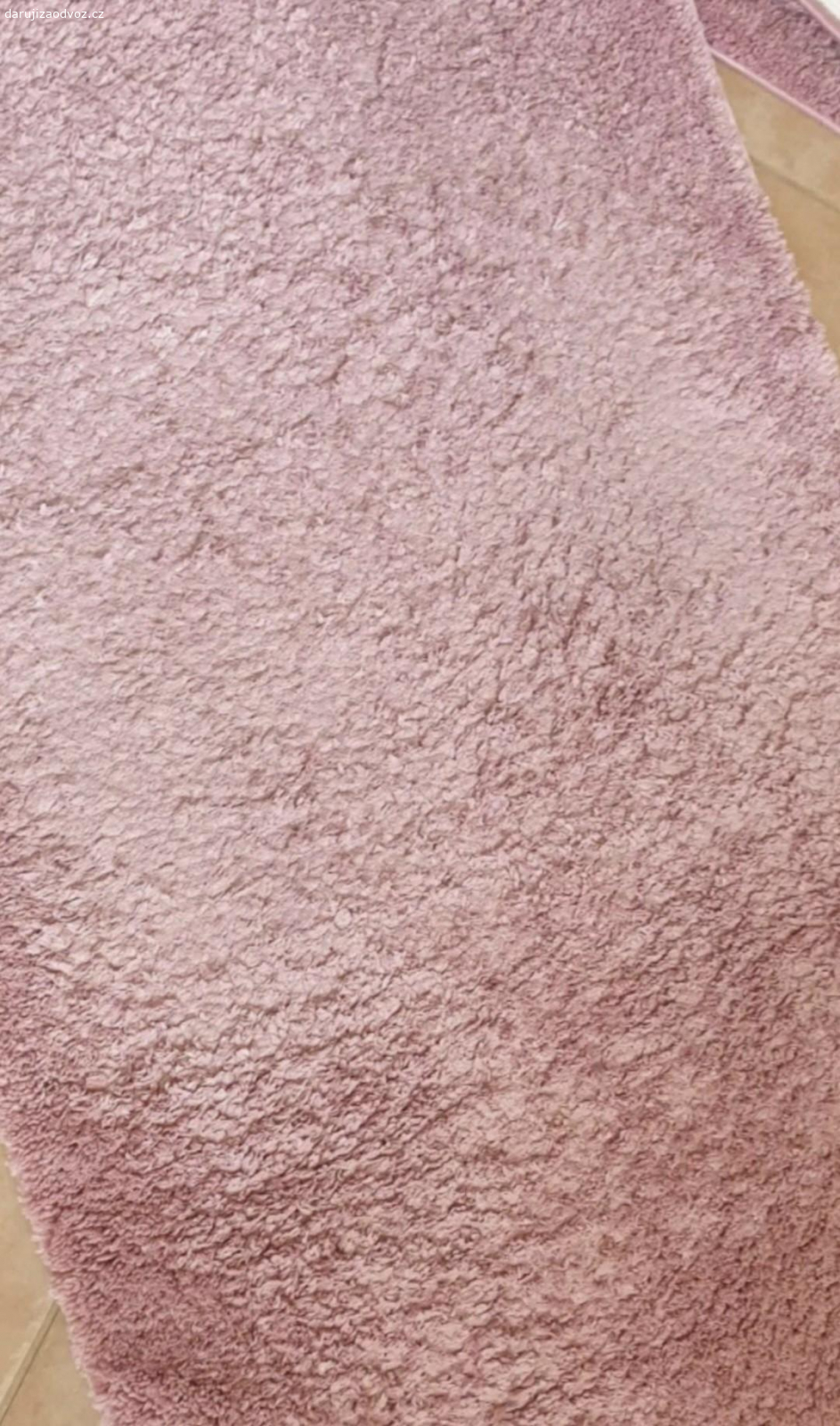 Protiskluzové koberce.. Daruji za odvoz protiskluzové koberce.
Koberce jeví známky používání,hodně sešlapané,velký více.
Třeba někdo najde pro ně využití.
Koberce jsou vyprané.
Pouze osobní převzetí v Ostrém Kameni.