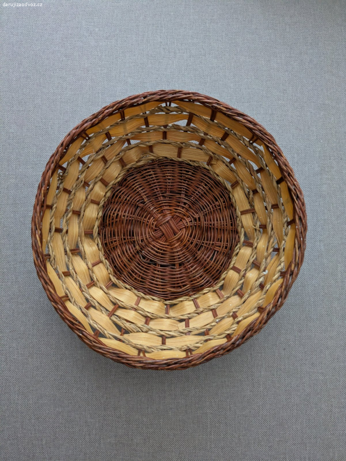 Proutěný košíček, průměr: 19 cm