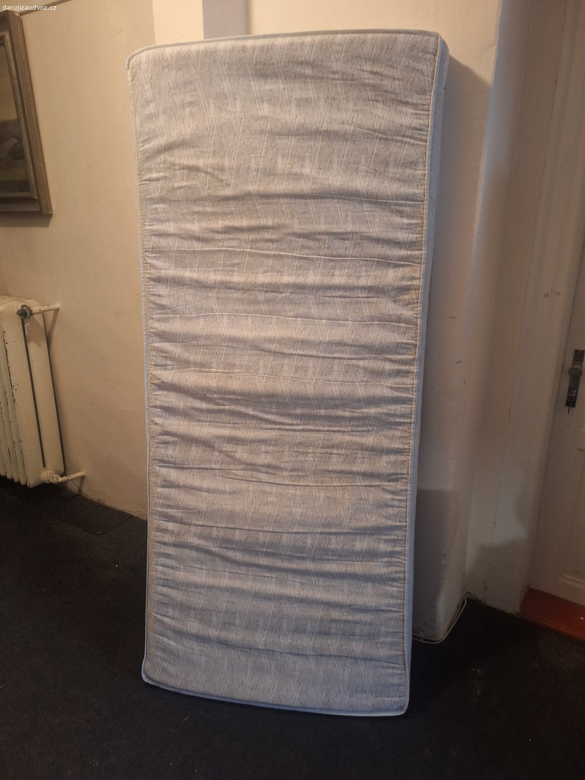 Pružinová matrace 90 x 200 cm. Pružinová matrace
Rozměry: 90 x 200 cm, tloušťka 12 cm
Použitá, stav dobrý