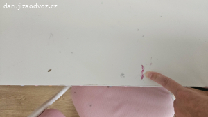 psací stůl a židle
