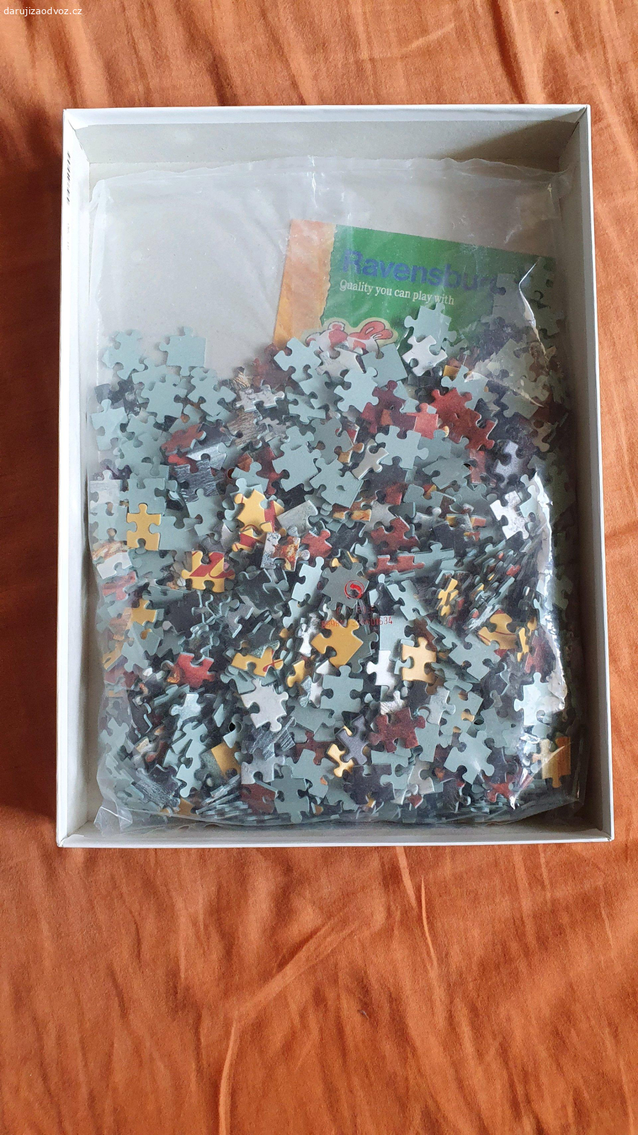 Puzzle 1000 ks. Za ovoce pro děti daruji neotevřené puzzle, 1000 dílků.