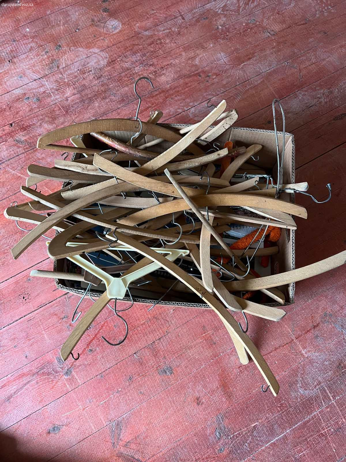 Ramínka na oblečení. Daruji ramínka na oblečení různé tvary, druhý

Osobní předání Ivančice nebo pošlu přes zasilkovnu /balikovnu