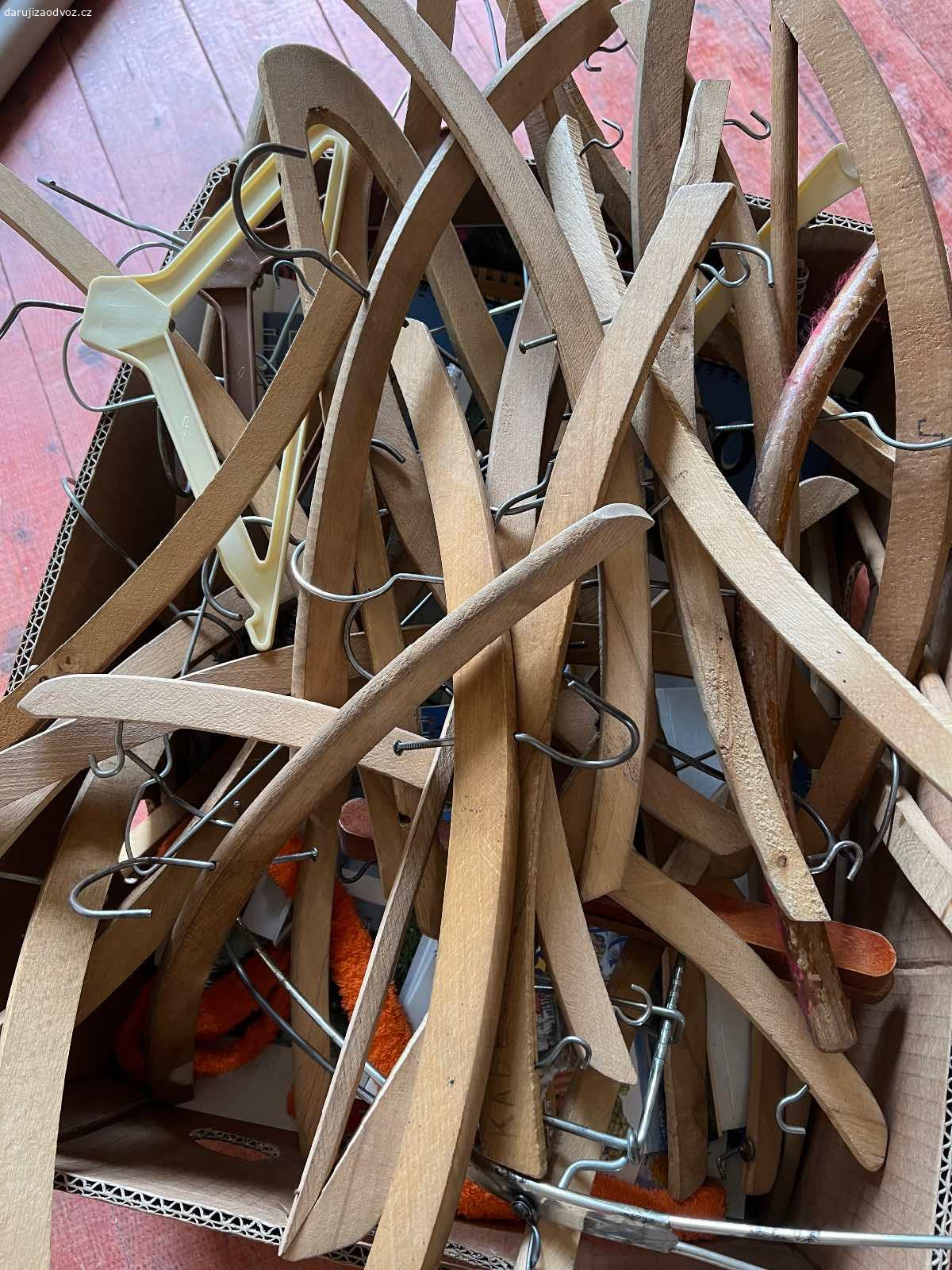 Ramínka na oblečení. Daruji ramínka na oblečení různé tvary, druhý

Osobní předání Ivančice nebo pošlu přes zasilkovnu /balikovnu