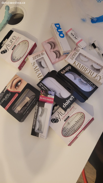 řasy a lepidla