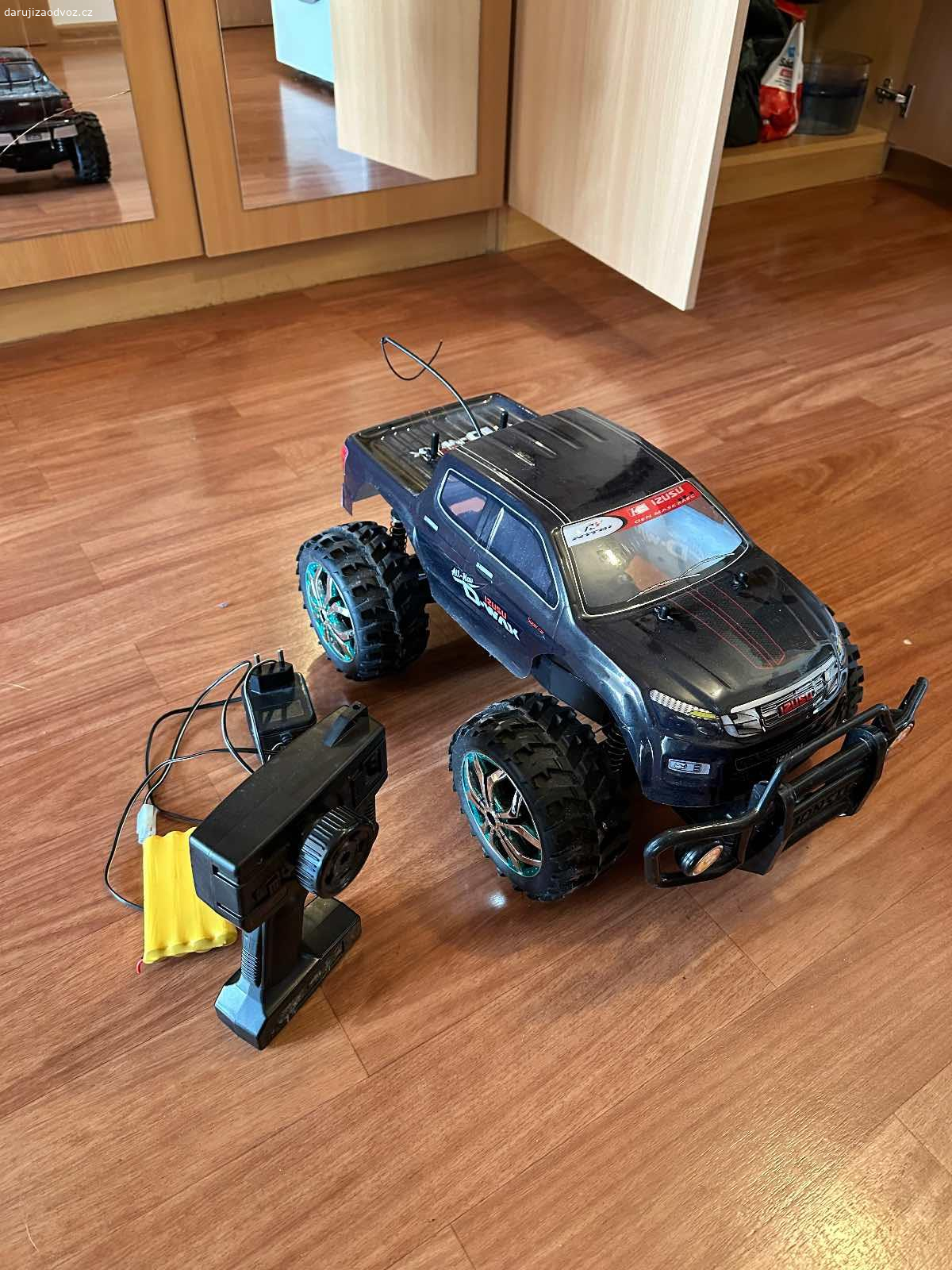 Rc auto. Neznámý stav. Baterie KO. Neznámý stav, baterie ko, nevím jestli pojede. Mechanicky se zdá být ok