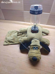 Retro pejsek na pohovku – držák na ovladače a pití