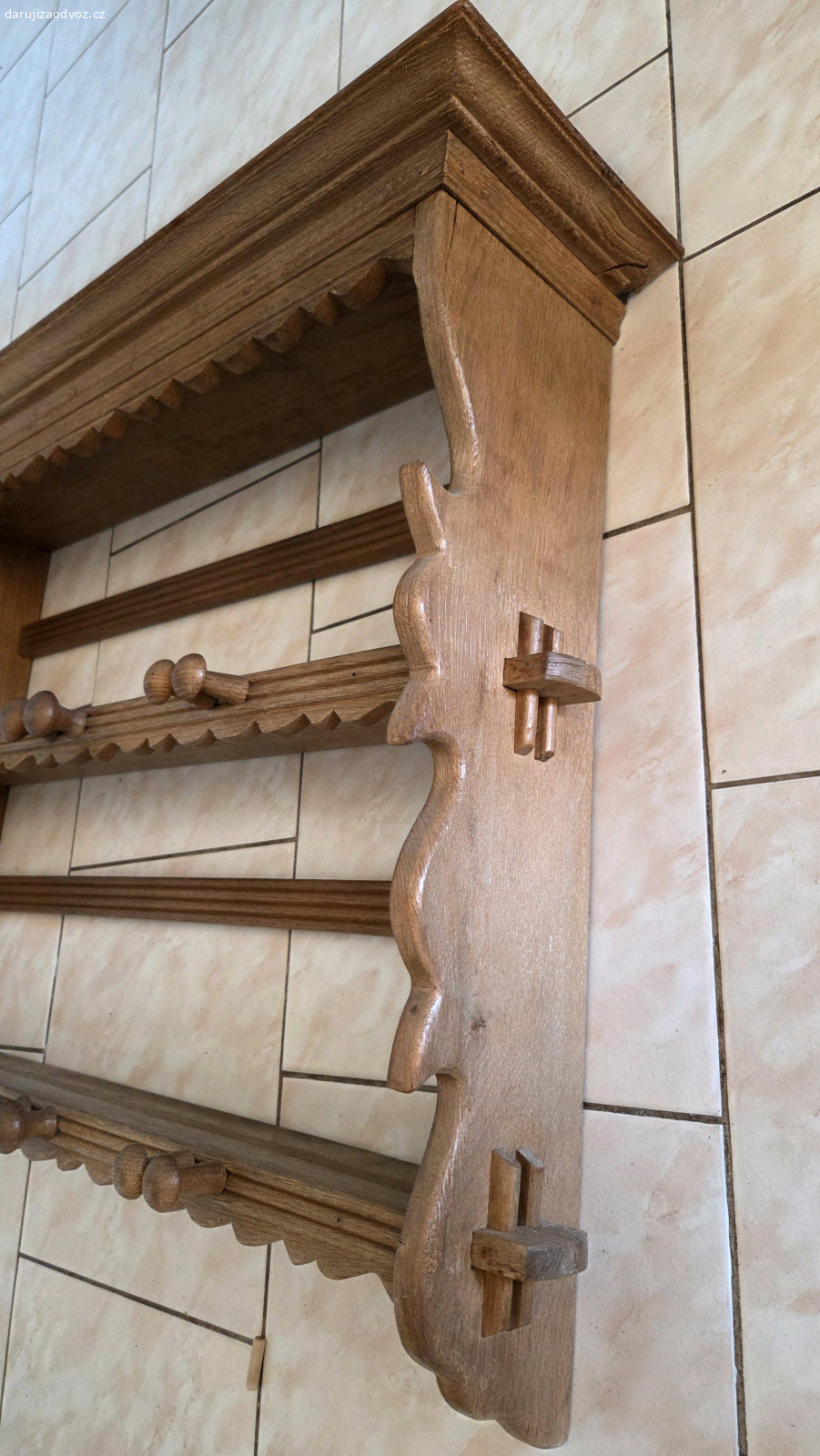 Retro poličky. úzké poličky, rozměr cca 80x70cm, masiv