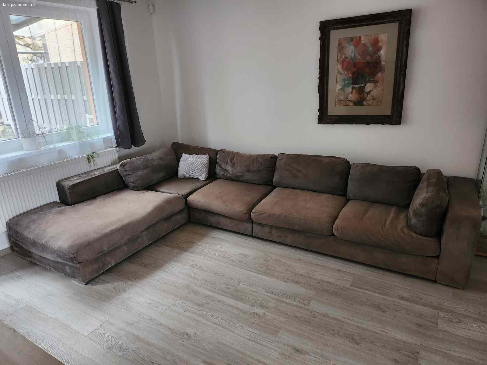 Rohová sedačka. Rohová sedačka 370 x 240 cm, modulární. Je používaná, ale ještě může udělat službu. Vyklízím byt.
