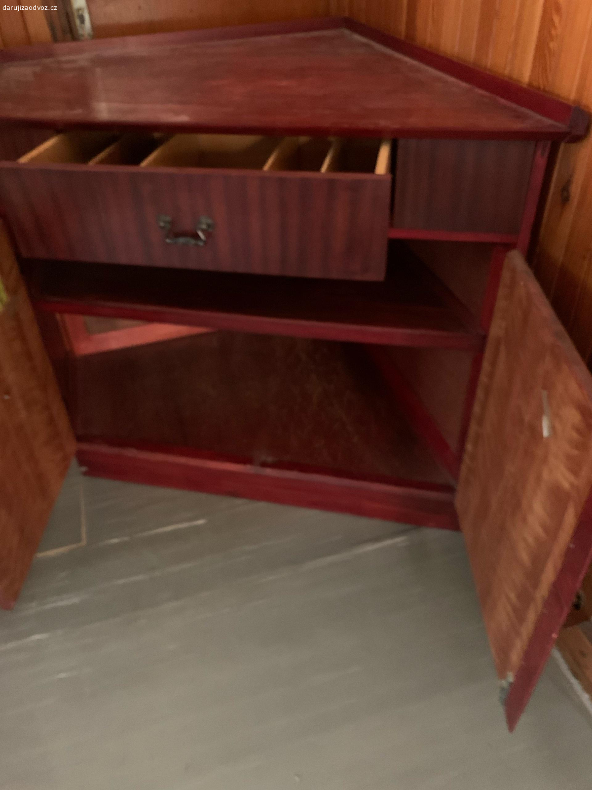 rohová skříňka. bezva stav
