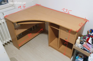 Rohový pracovní stůl