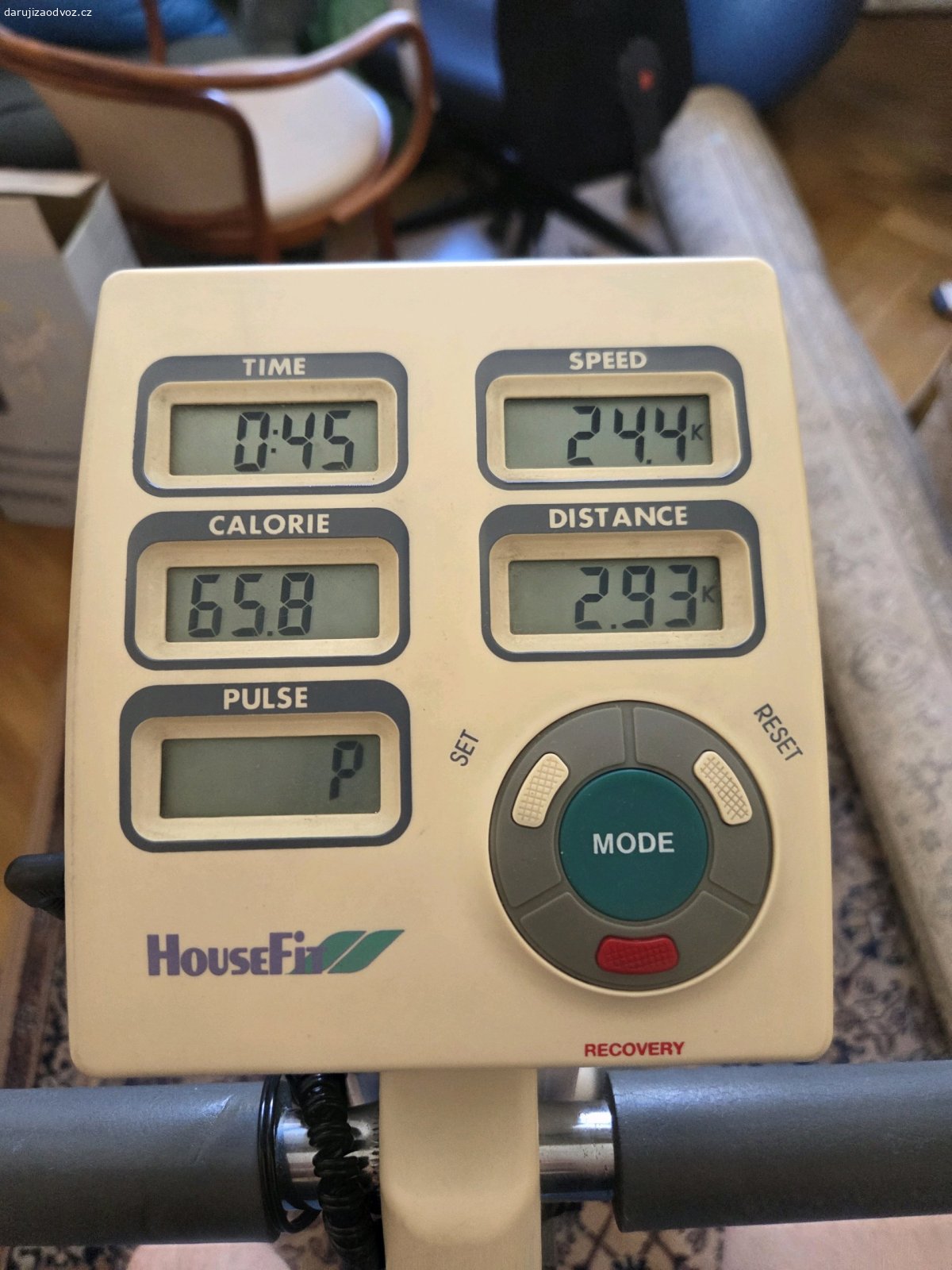 Rotoped Housefit za odvoz. Rotoped s magnetickou brzdou, funkční. Nastavitelné tření, výška sedadla a poloha řídítek. 

Displej zobrazuje několik údajů včetně srdečního tepu, který je měřen pomocí kolíčku.

Vyzvednutí na Praze 2 u Náměstí Míru v těchto časech: 
Úterý 18:00-20:00
Středa 12:30-20:30
Čtvrtek 12:30-20:30

Rozměry cca 70x42x130cm (DxŠxV)
Přidám i manuál.