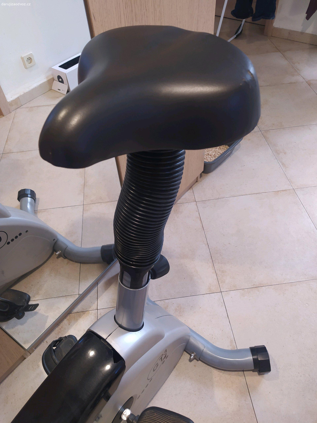 Rotoped. funkční, lze nastavit 8 stupňů obtížnosti, přehledová deska (km, apod) nefunkční