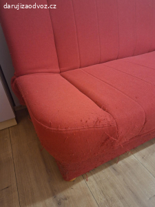 Rozkládací gauč červený