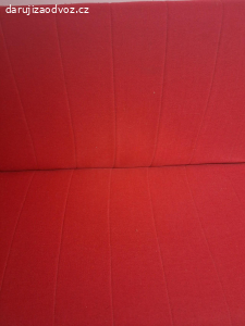 Rozkládací gauč červený