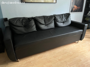 Rozkládací gauč + křeslo s podnožkou.