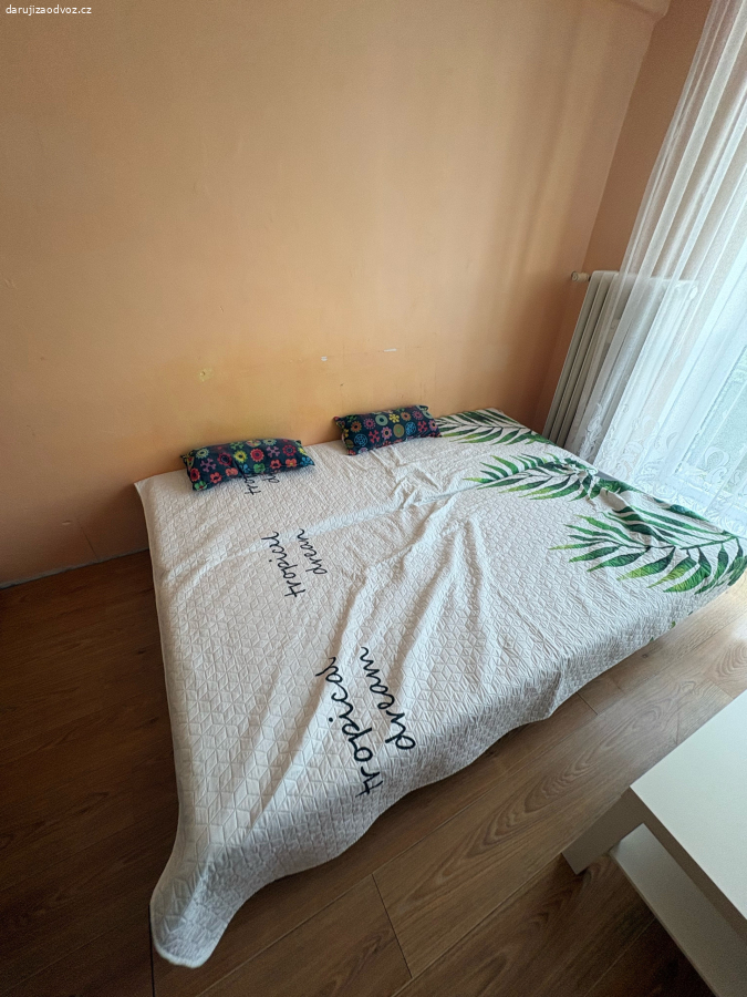 rozkladací gauč na postel