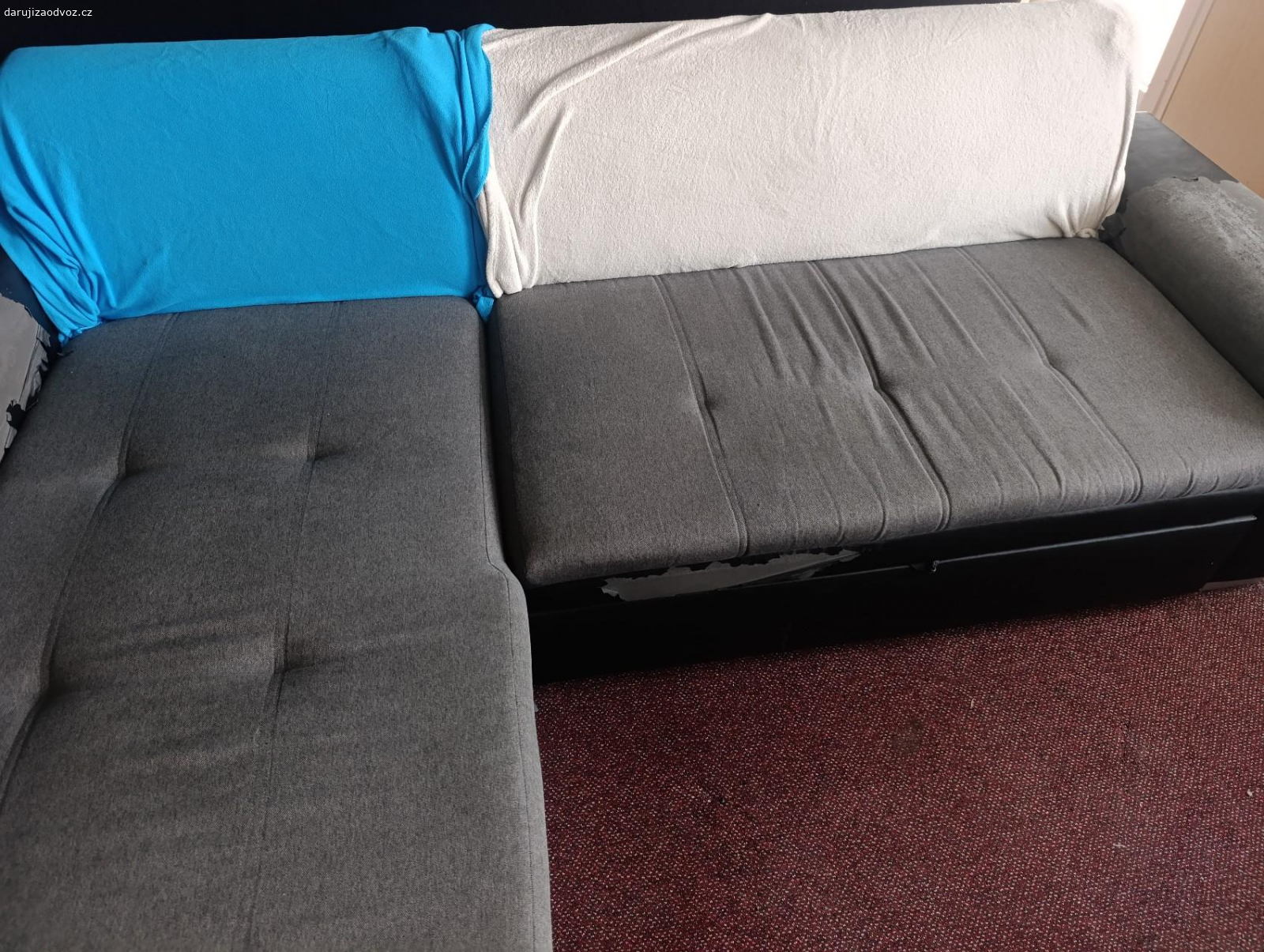 rozkládací gauč. daruji rozkládací gauč s úložným prostorem, Praha 5, nutný vlastní odvoz