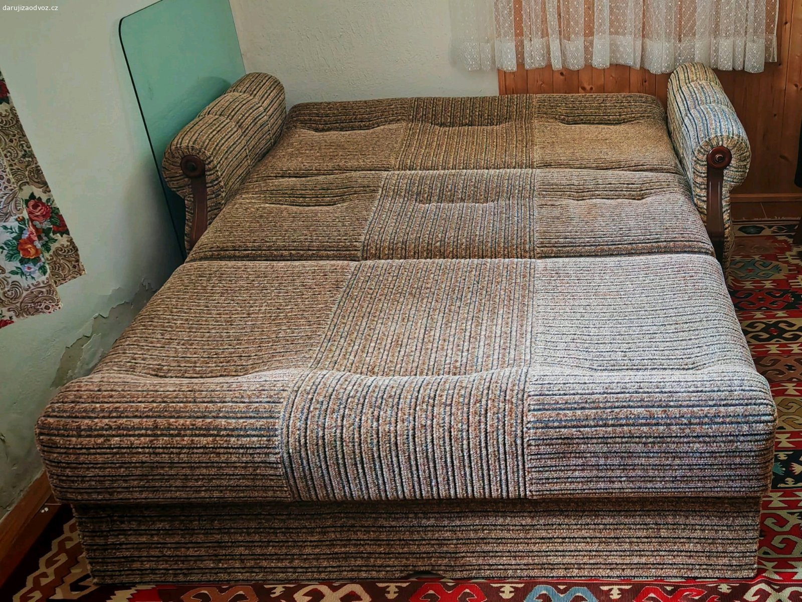 rozkládací gauč. daruji rozkládací gauč, pro více info stačí zavolat.