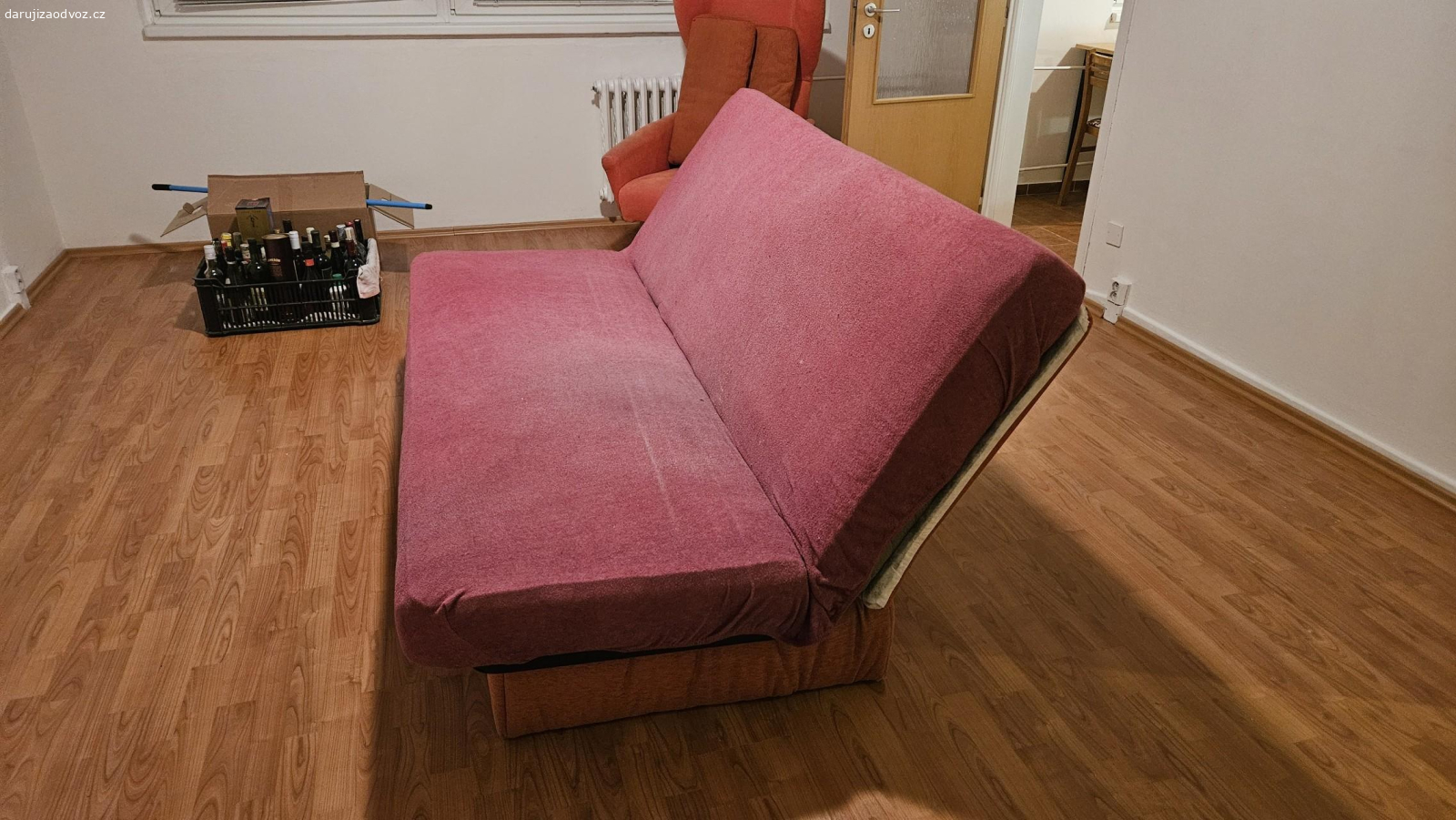 rozkládací klik klik gauč. gauč 140x80 cm s možností rozložení na dvoulůžko a úložným prostorem ve spodní casti gauče