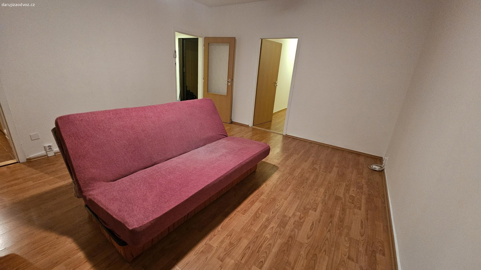 rozkládací klik klik gauč. gauč 140x80 cm s možností rozložení na dvoulůžko a úložným prostorem ve spodní casti gauče