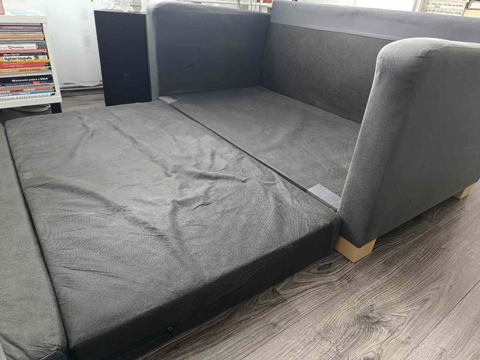 Rozkládací pohovka IKEA Solsta, 140x78x71 cm,. Daruji za odvoz rozkládací pohovku IKEA Solsta, 140x78x71 cm, barva šedá, včetně ušitého povlaku.