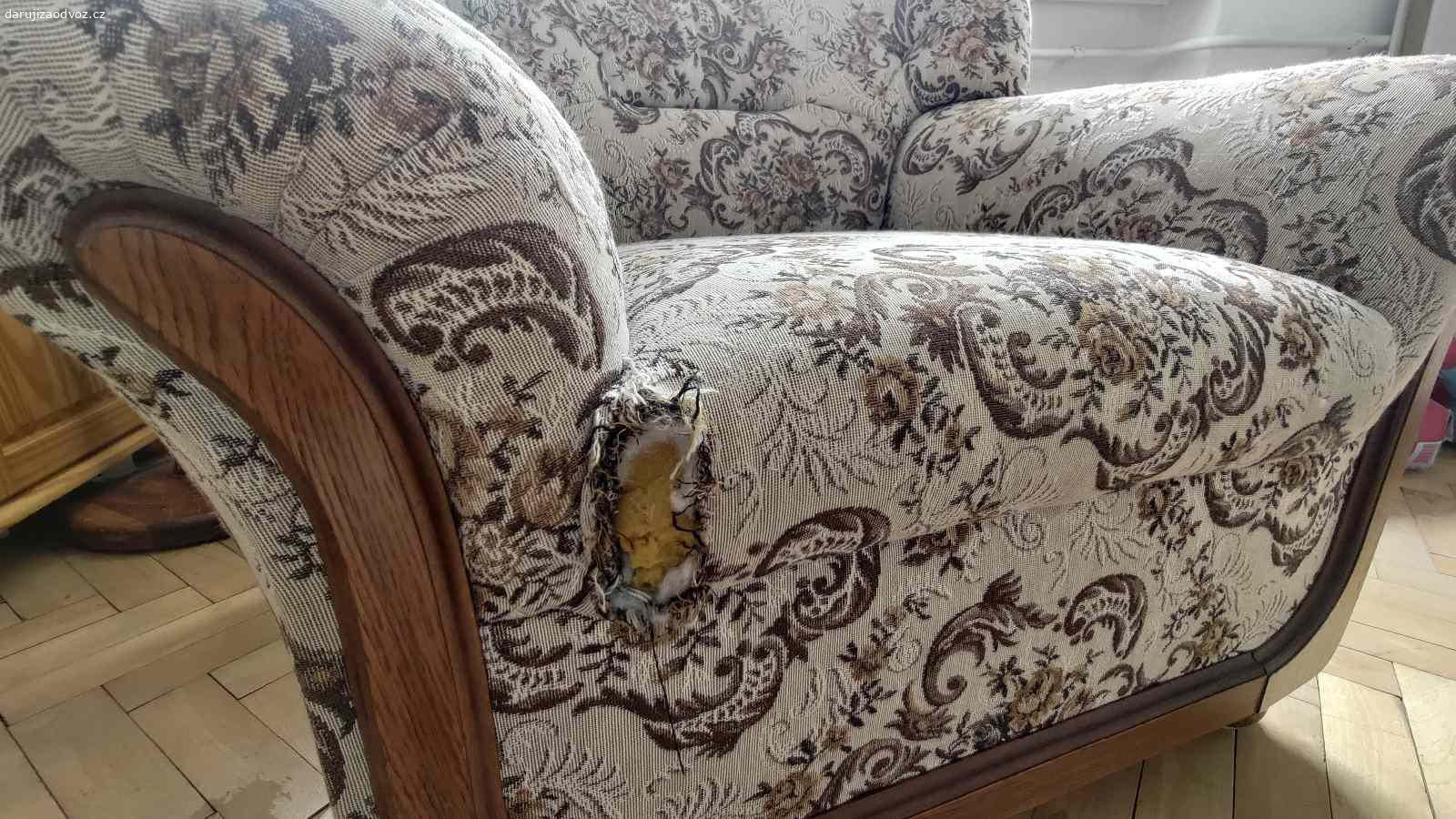 Rozkládací sedačka, 2x křeslo. Sedačka
- Š 190, V 100, H 90
- rozložená plocha na spaní Š 140, D 190
- v bederní části mírně slehlé polstrování opěrky a drobné oděrky na potahu

Křeslo (2 ks)
- Š 90, V 100, H 90
- na obou rozkousaný potah na zadním rohu, na prvním i na předním rohu, na druhém prošoupaná područka

Daruji za odvoz. Čtvrté patro bez výtahu. Pomůžu naložit.