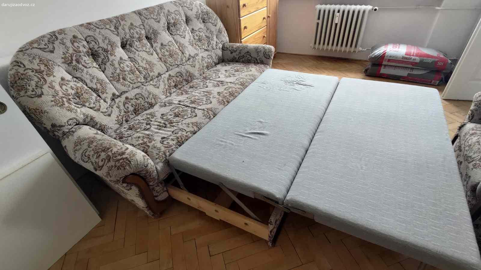 Rozkládací sedačka, 2x křeslo. Sedačka
- Š 190, V 100, H 90
- rozložená plocha na spaní Š 140, D 190
- v bederní části mírně slehlé polstrování opěrky a drobné oděrky na potahu

Křeslo (2 ks)
- Š 90, V 100, H 90
- na obou rozkousaný potah na zadním rohu, na prvním i na předním rohu, na druhém prošoupaná područka

Daruji za odvoz. Čtvrté patro bez výtahu. Pomůžu naložit.