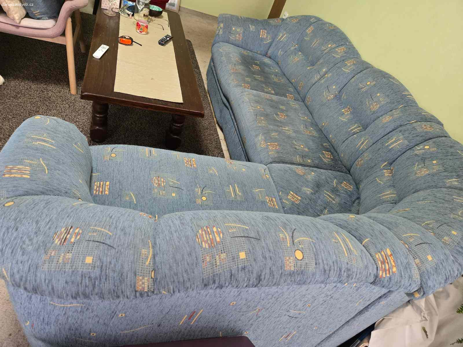 Rozkládací sedacka. Velmi zachovala. Nutný vlastní odnos a odvoz.