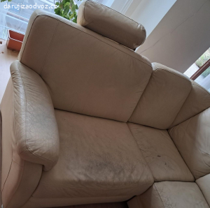 Rozkládací starší gauč