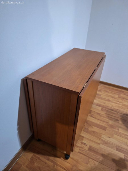 rozkládací stůl + 4 židle