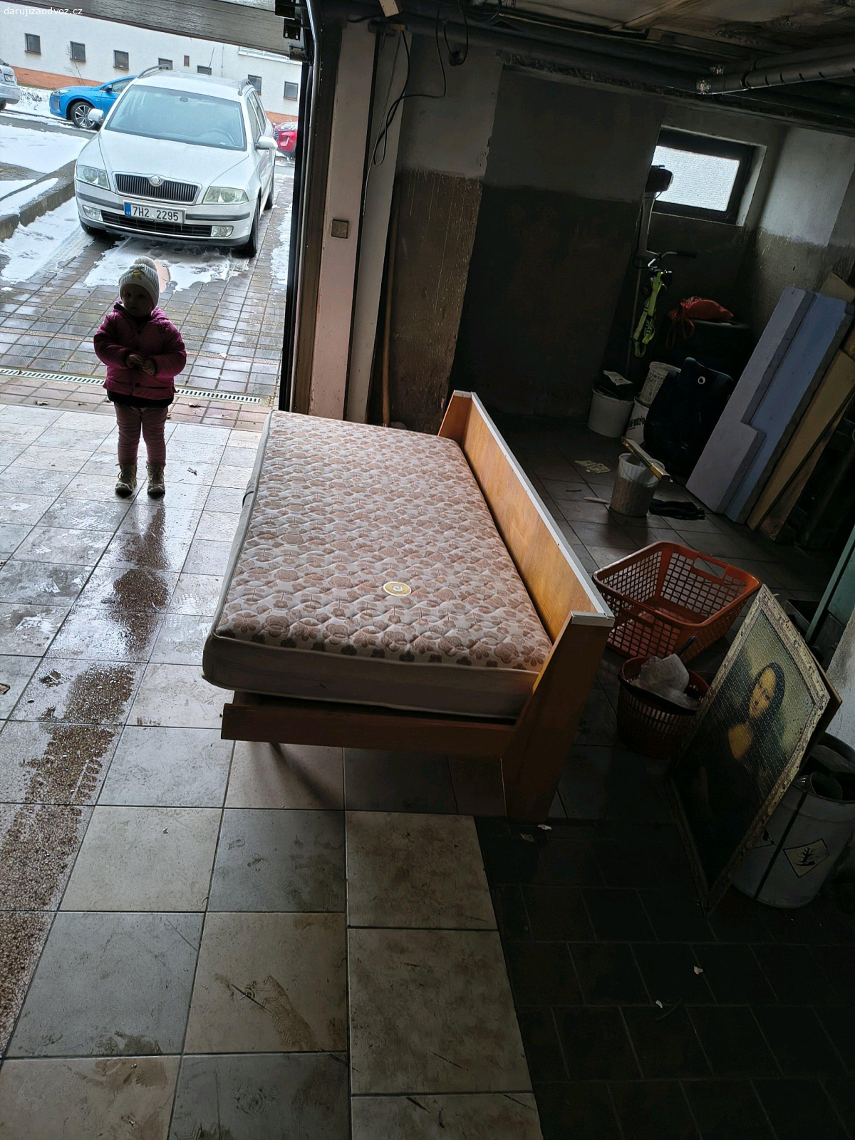roztahovací postel. roztahovací postel i s matrací