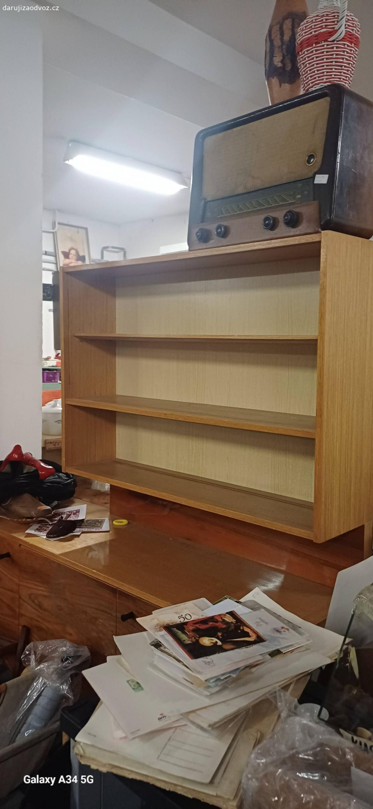 Rušení bazaru. Daruji všehochuť