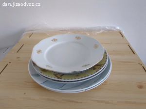 různé nádobí