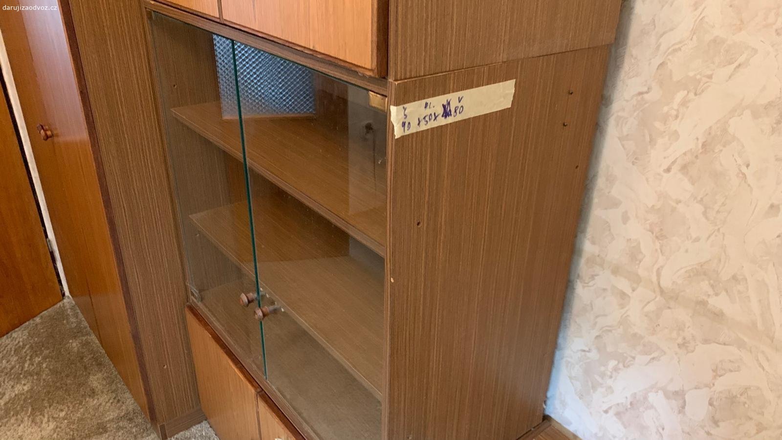 Různé skříně a vytrína. Různé rozměry od 91 š x 50 hl x 40 v až po 91š x 65hl x 168v.

Na emaily neraguji, pouze SMS, hovor, Whatsapp.
Odvoz možný o víkenech nebo svátcích.