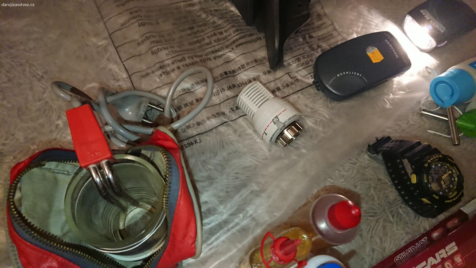 Různé.... ADSL2 modem, olej na panty, ledvinka, brašna, stěrač, termostat. hlavice, digitální hodinky, světla na kolo, samovar, napáječky pro zvířátka, lihový ohřívač, knihy... Ani jeden ze zájemců nebyl schopen přijet a vzít si to zdarma. Mám vám to ještě vozit? :D