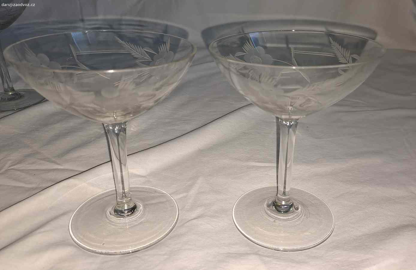 Sada broušených sklenic. Daruji sadu 5+5 broušených sklenic - 