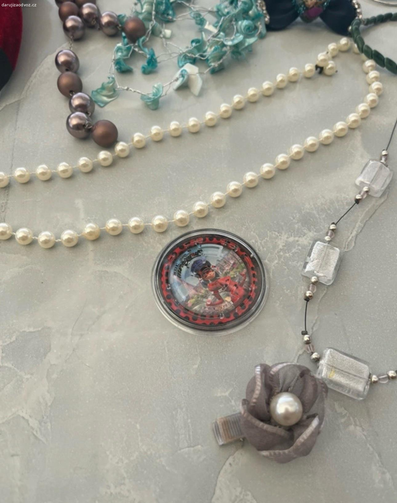 sada pro malou princeznu. Něco nošené, něco minimálně, nemco úplně nové. 
možnost osobního setkání - poprosila bych o lahev cola zero anebo zásilkovna komplet 120.-