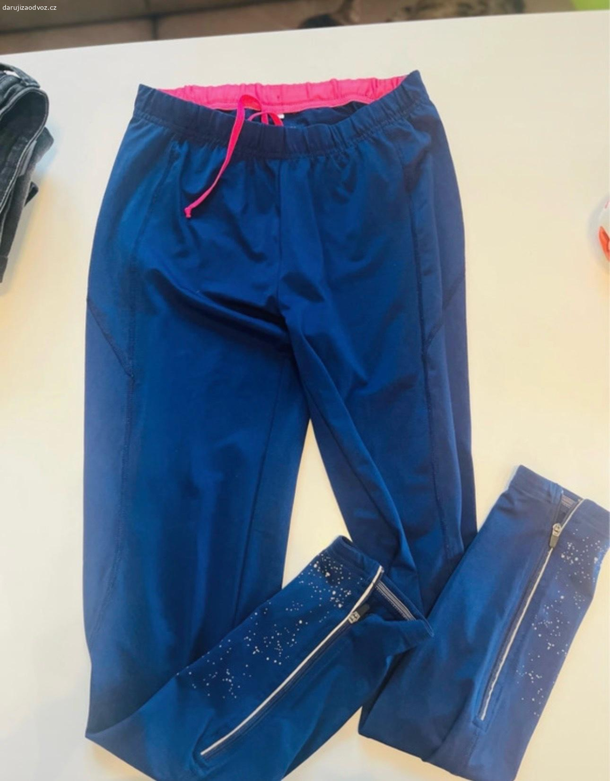 sada s-m guess Fb sister. Mikča nová, džíny i legíny nošené l- oboje elastické, ale velikostně sedí

možné osobní setkání - poprosím o lahev coly zero anebo komplet zásilkovna 120.-