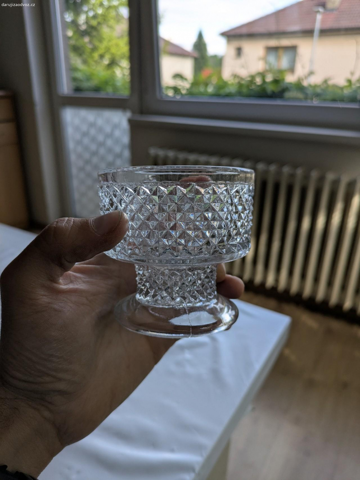 Sada starých sklenic. Sada: 5 menších a 1 větší sklenice. Stav zachovalý, bez známek použití.