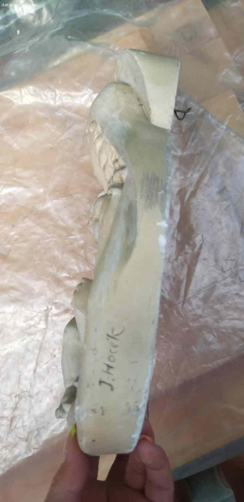 Sádrový odlitek Madonny s dítětem. Vyměním za kávu Nescafé Gold sádrový odlitek Madonky s dítětem, rozměr cca 36x30 lze zavěsit, viz foto. Odvoz Praha 10-Strašnice, neposílám . křehké. Pro rychlejší komunikaci volejte prosím. VOLEJTE PROSÍM, NEBO PIŠTE EMAIL