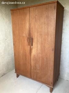 šatní skříň