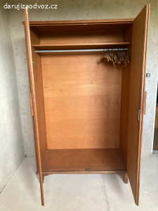 šatní skříň