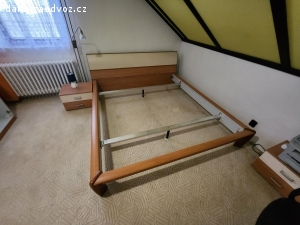 šatní skříň,postel,stul