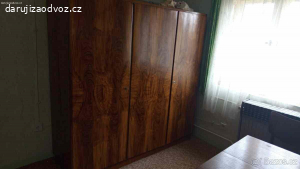 šatní skříň
