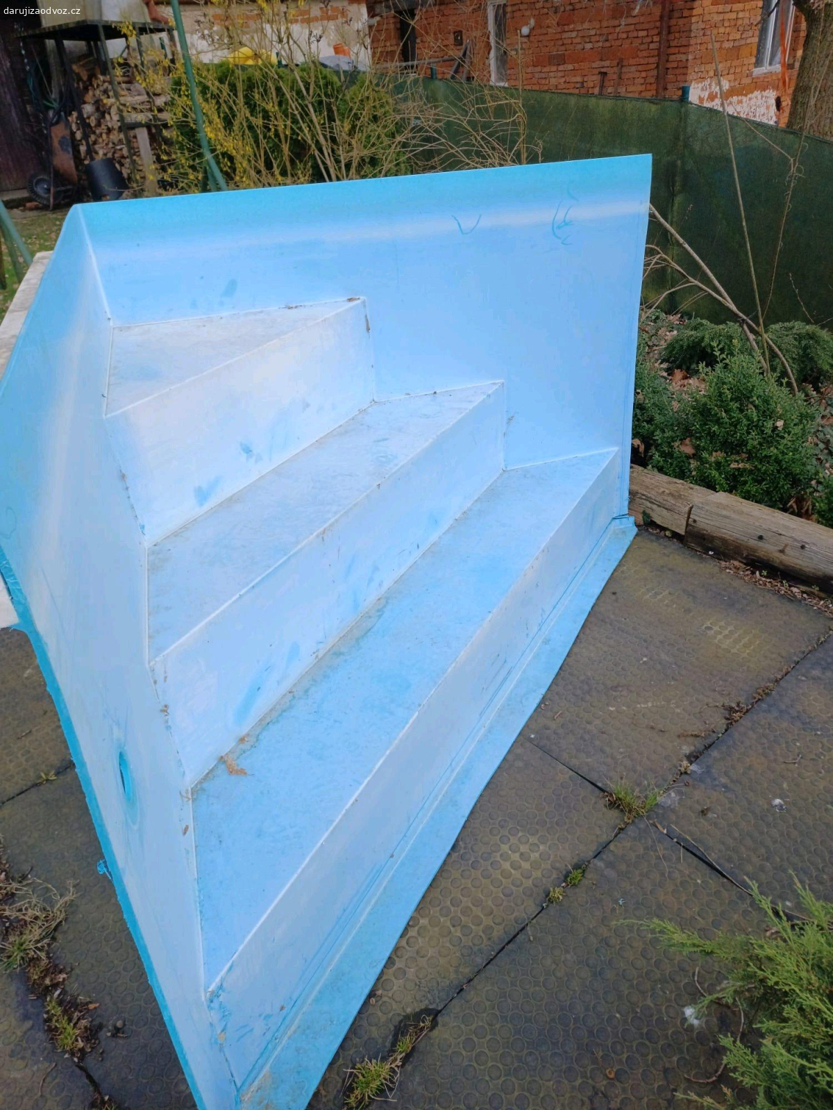 schody plást. daruji schody ot bazénu