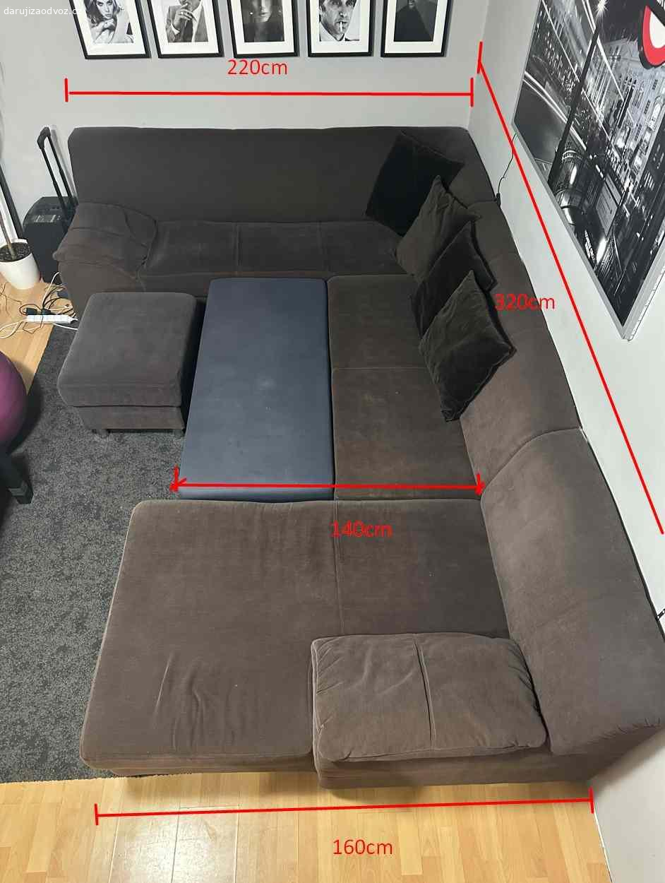 Sedací souprava do U, rozkládací, Praha 8 Bohnice. Daruji za odvoz sedací soupravu do U.

Rozměry cca: 320 × 220 cm
Rozkládací středová část (plocha cca 140 cm)
Bez úložného prostoru

Součástí je taburet (bobek) + 4 povlaky na polštáře.

Sedačka je cca 15 let stará, běžně používaná, ale stále funkční a pohodlná.
Vhodná např. na chatu, do podnájmu nebo jako dočasné řešení.
Na fotce lze vidět prosednutý okraj, ale absolutně nevadí žádnému používaní. Je tam také malá díra, kterou je spíše estitického charakteru. Už mám novou sedačká a tato už je na balkóně a do 3 týdnů jí budu nucen odnést do velkokapacitního kontejneru. :(

Lze rozložit na 4 části pro snadnější odvoz.

Pouze osobní odběr: Praha 8 Bohnice
Odvoz vlastní.