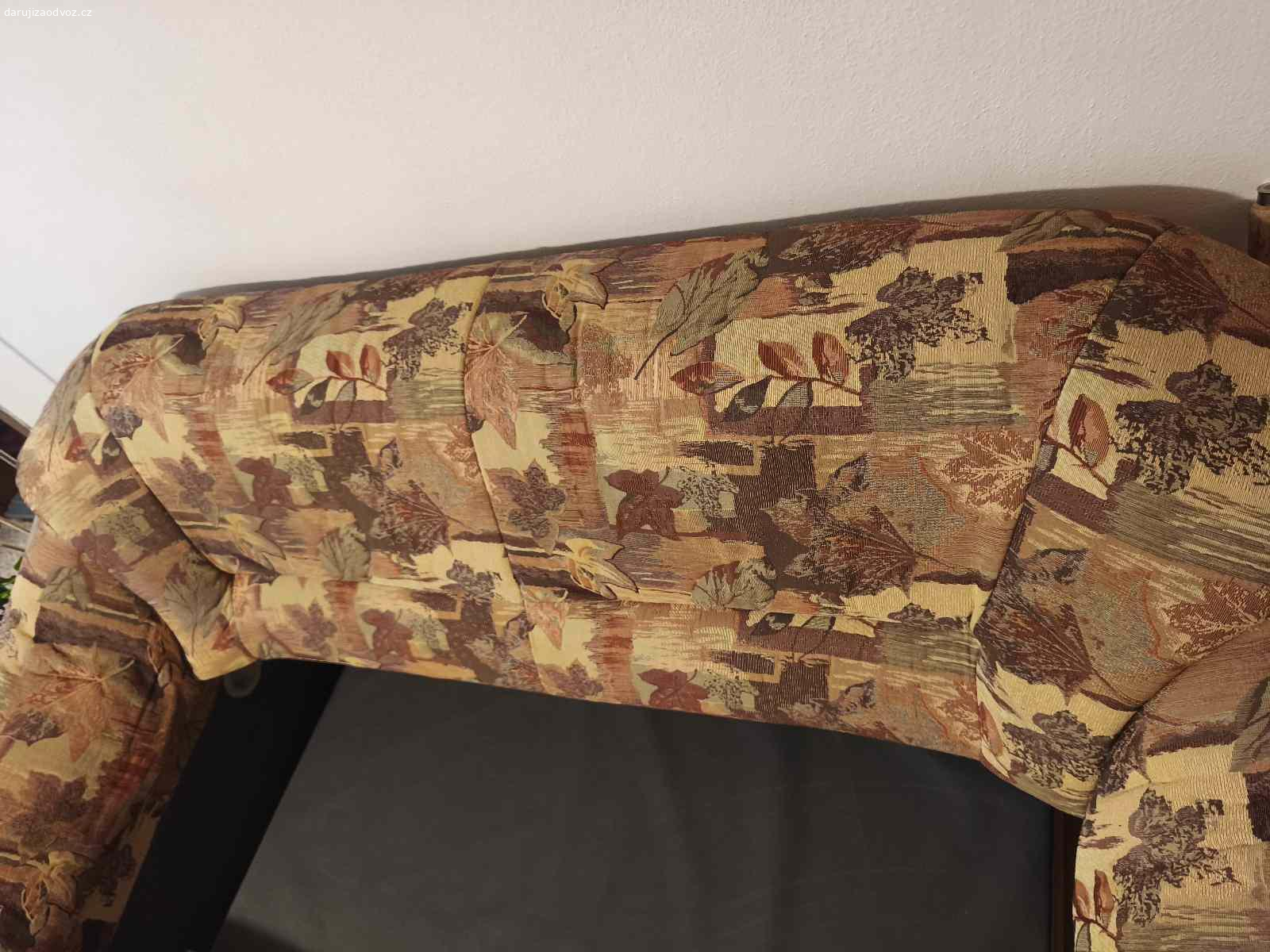 Sedaci souprava, rozkládací. Sedaci souprava málo používaná,neprosezena,vyčistit by ale chtěla. Delka 170cm, šířka 100cm nerozlozena. Nutne si zajistit odnos z druhého patra panelového domu.Na sms nereaguji.